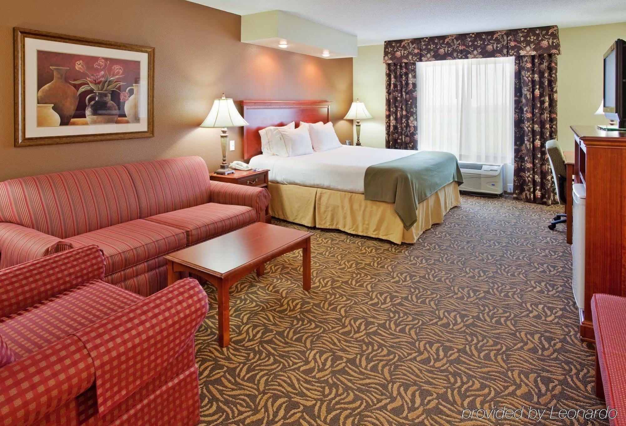 Holiday Inn Express Hotel & Suites Columbus By Ihg Habitación foto